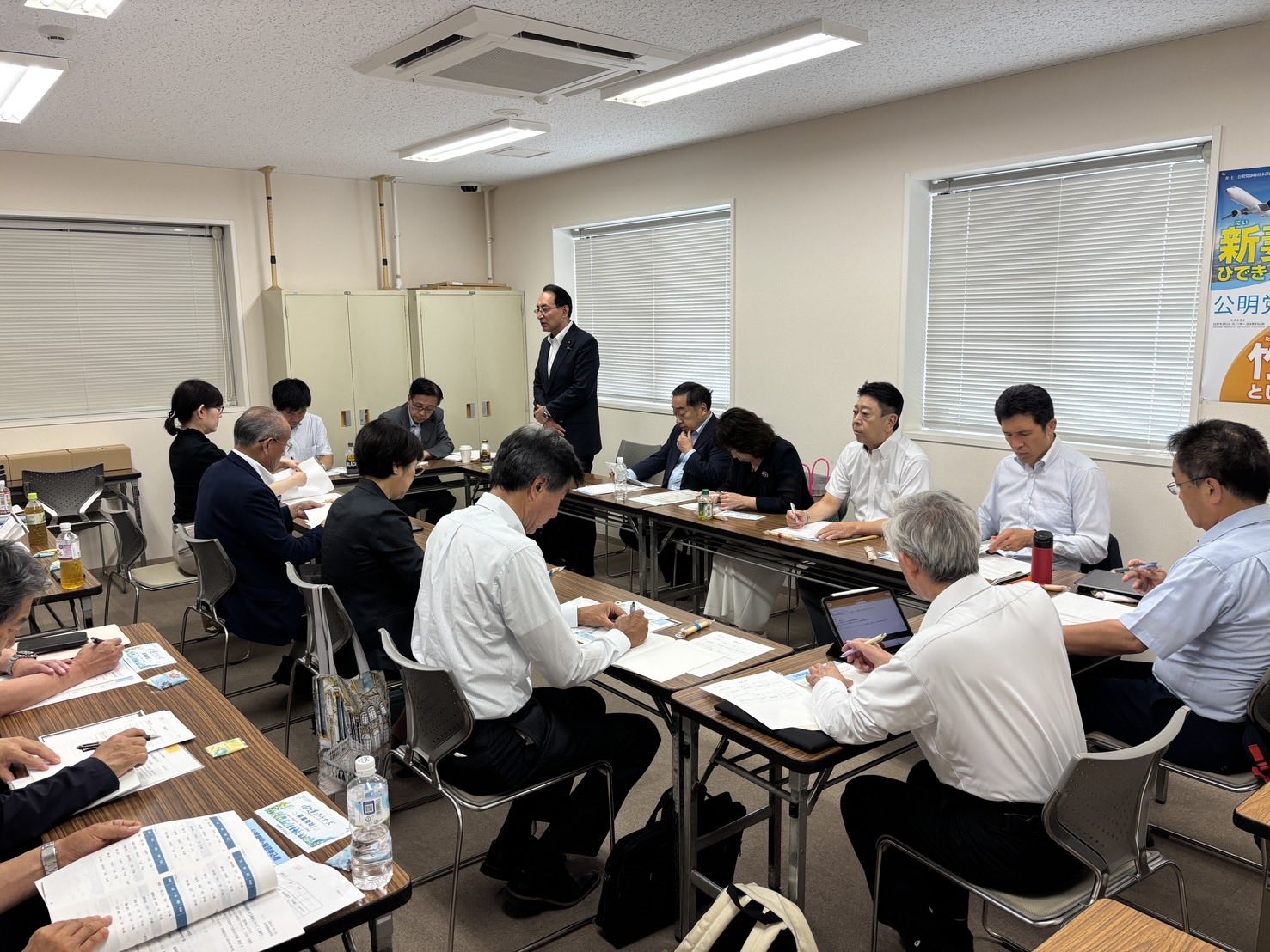 月例の公明党静岡県本部幹事会が開催され、来年春の統一地方選挙に向けて、公認が決定した４名の現職静岡県議会議員に対し、上田勇県代表から公認証書が手渡されました