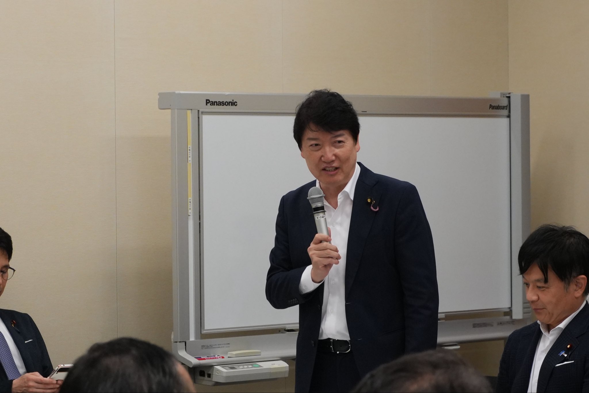 国民民主党からは、「特別市の設置に係る制度の整備に関する推進法案」および「大都市地域における特別区の設置に関する法律の一部を改正する法律案」の2法案について説明