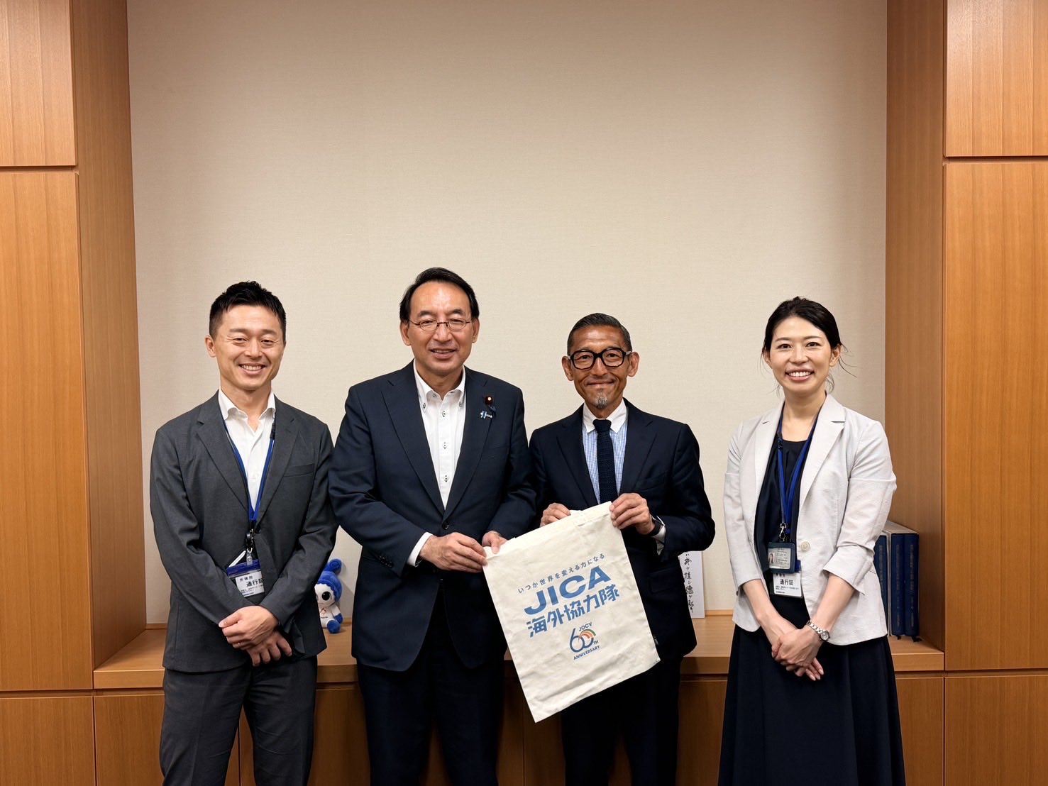 JICA海外協力隊事務局の幹部の皆様にお越しいただき、様々なお話を伺いました