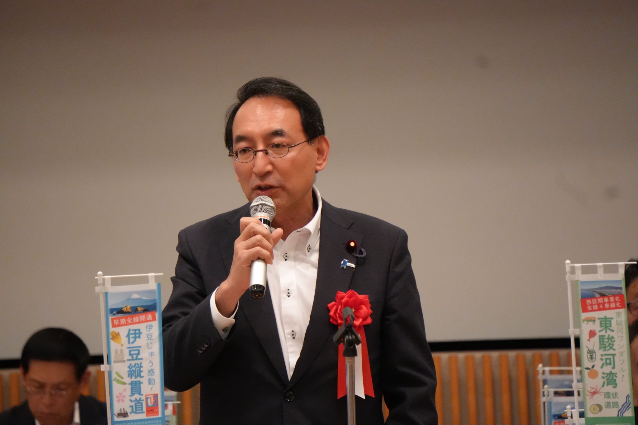 伊豆縦貫自動車道建設促進期成同盟会、伊豆縦貫自動車道建設推進期成同盟会、東駿河湾環状道路整備促進期成同盟会による令和8年度合同促進大会が開催され、鈴木康友知事をはじめ、県内の関係者が一堂に会し、予算の確保に向けて一丸となって取り組んでいくことを確認