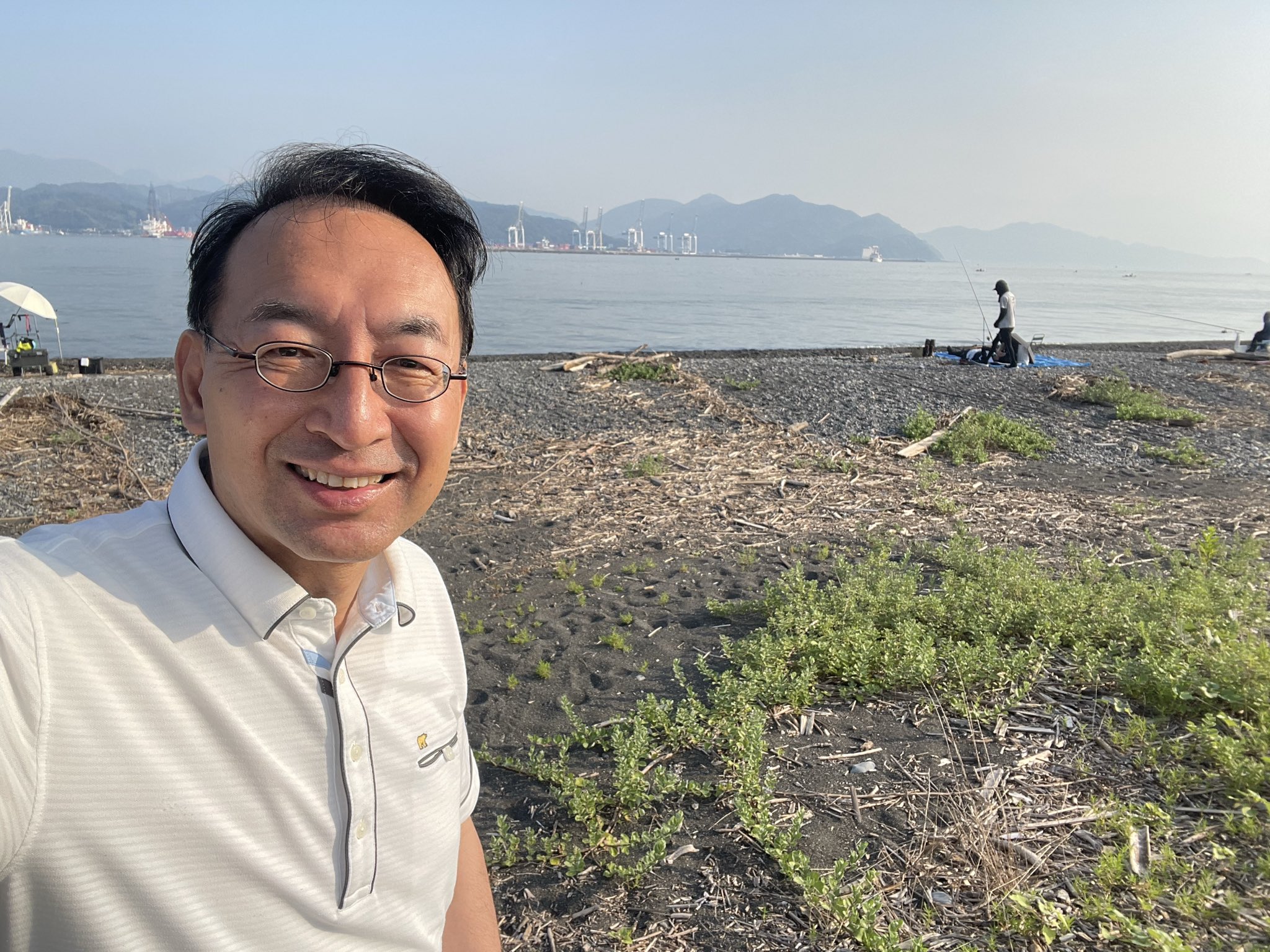 毎月第1日曜日には、有志の皆様による三保海岸の清掃活動が行われています