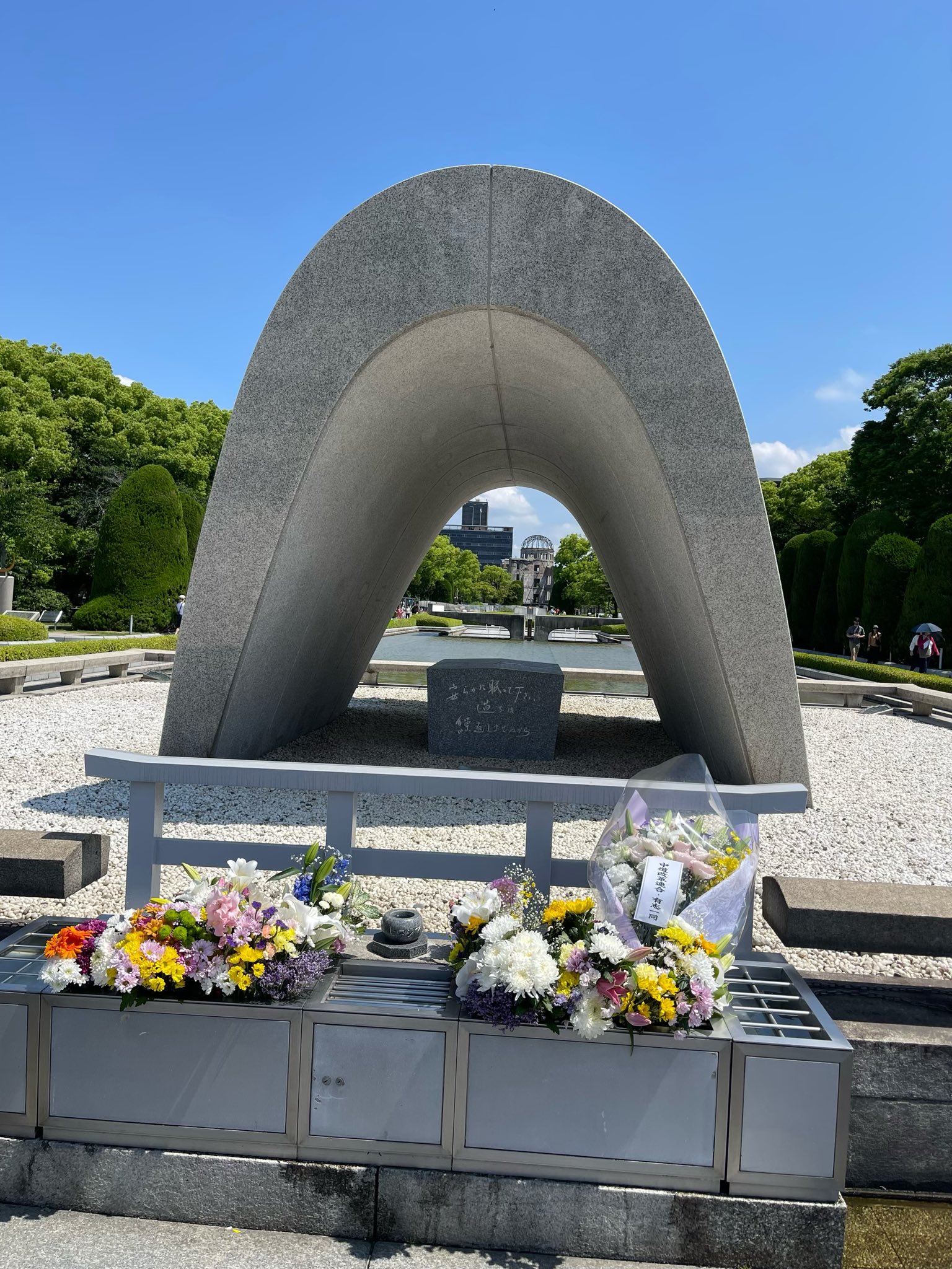 5月25日に広島平和記念公園を訪れ、献花した際の写真