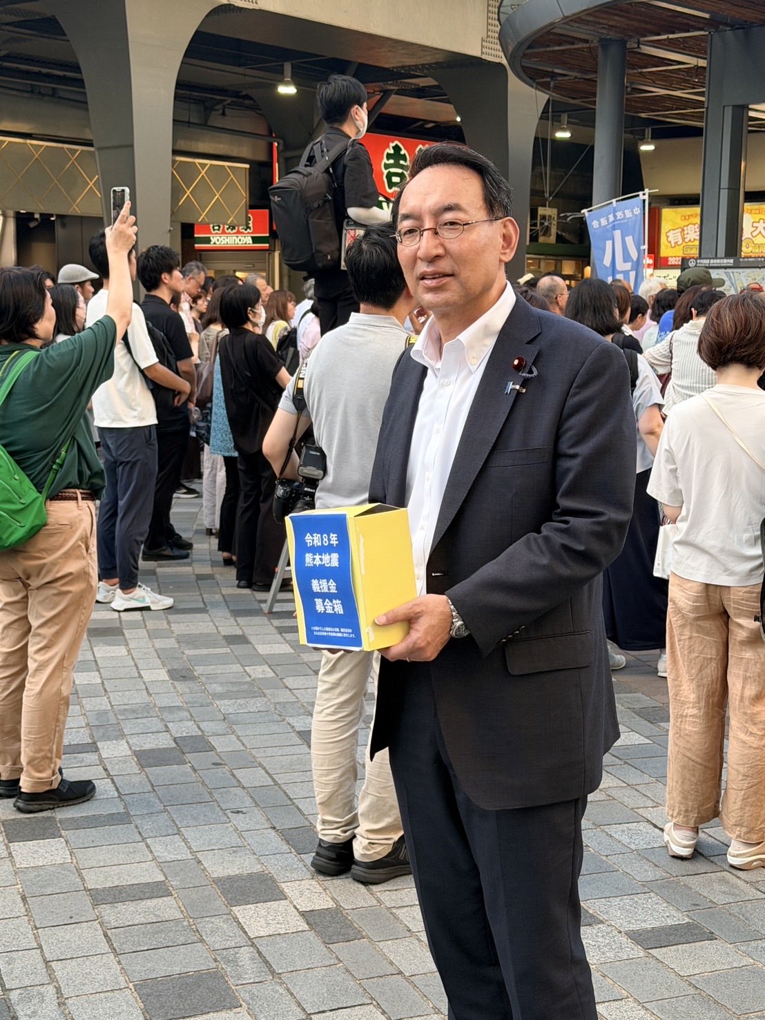 JR有楽町駅前において、中道改革連合の全国キャラバンを開催
