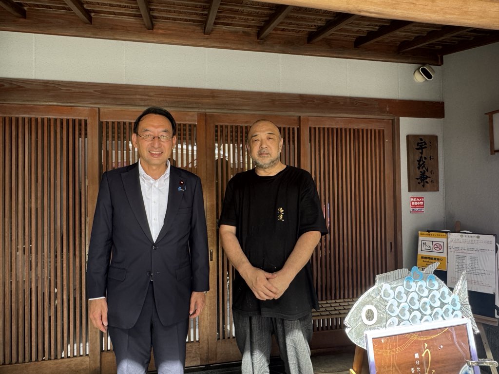 葵区浅間通りの「うおかね」へ。ボリューム満点の豚カツ定食を、今日も美味しくいただきました。大将からは、食料品の消費税減税についても貴重なご意見を伺いました