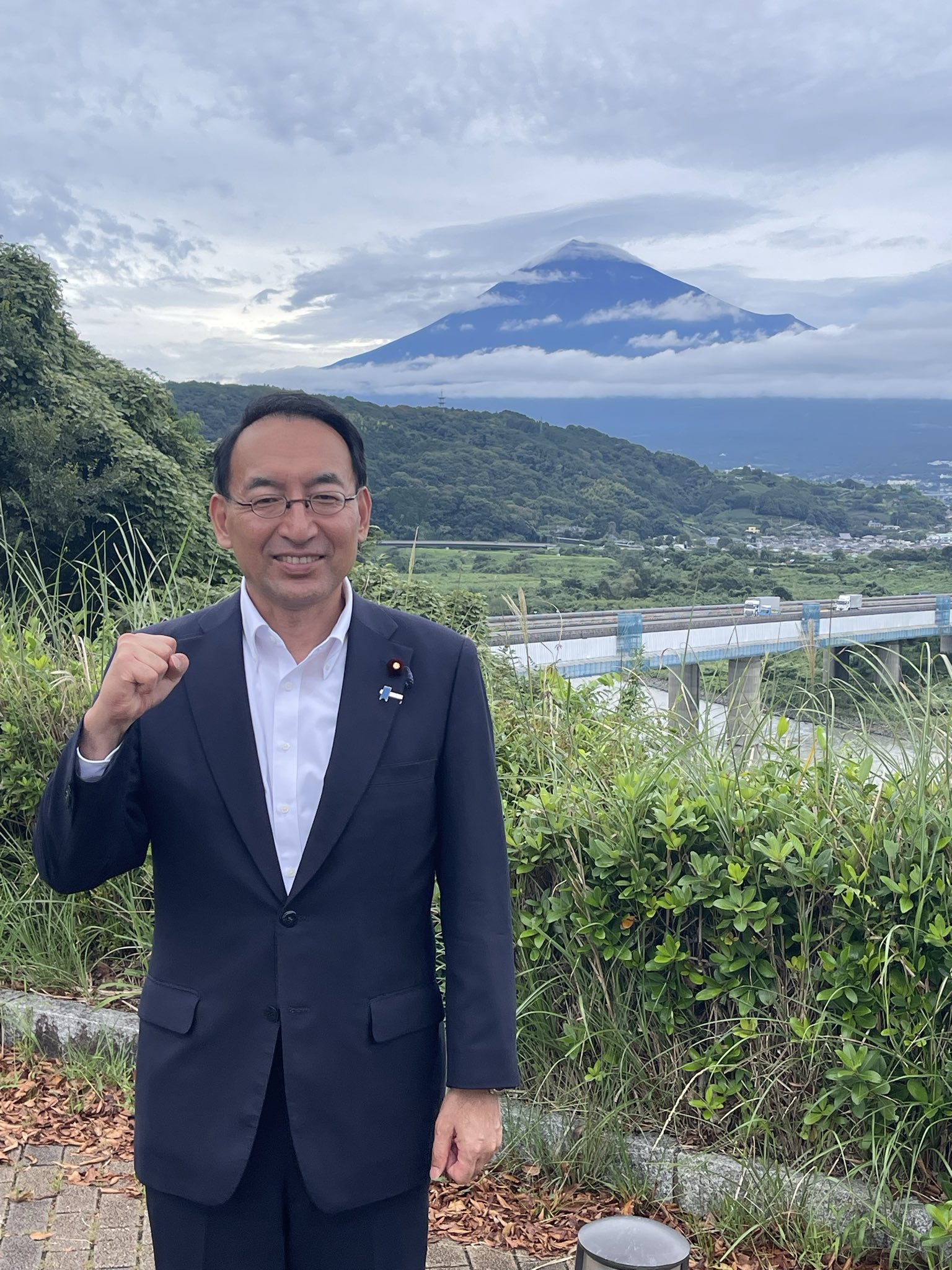 雄大な富士山を前に、改めて、政治を志した原点を胸に刻みました。
