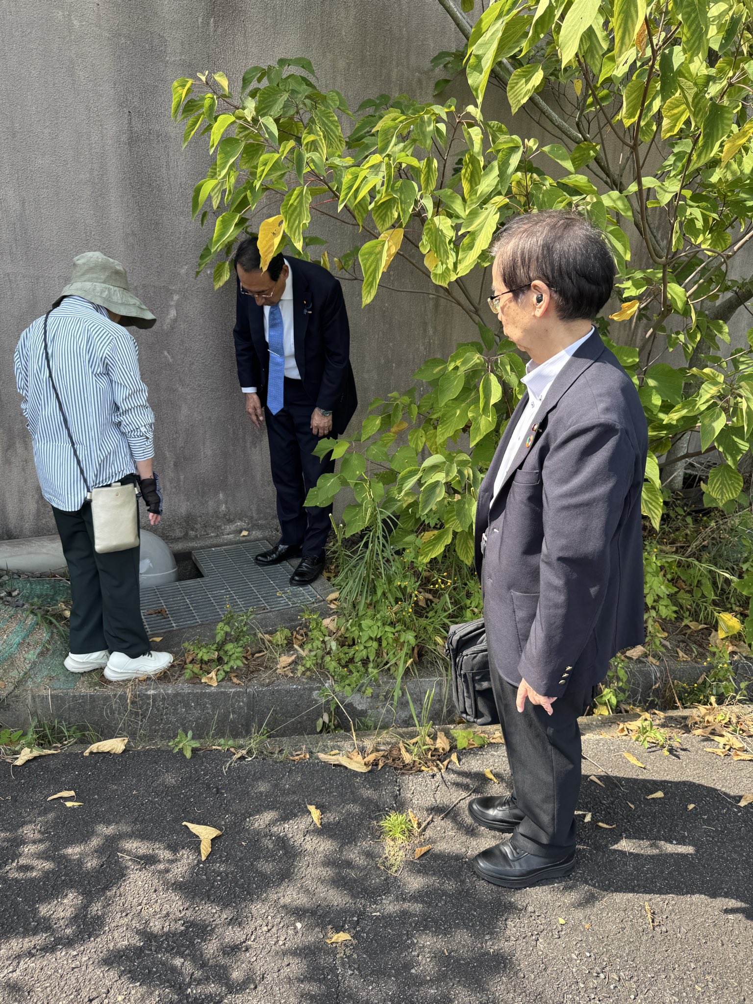 島田市の川合利也市議、大関衣世市議とともに、大規模住宅団地に設置されている共同浄化槽を視察