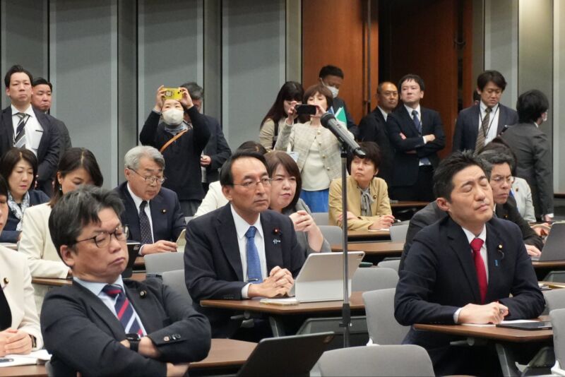 Image for the Tweet beginning: 【予算関連法案ヒアリング】

本日、中道・立憲・公明の3党合同で、予算関連法案について各省庁からのヒアリングを行いました。本来であれば日中の業務時間帯に実施すべきところ、総選挙により約1か月の政治空白が生じ、国会審議の日程がタイトとなったため、18時からの開催となりました。 